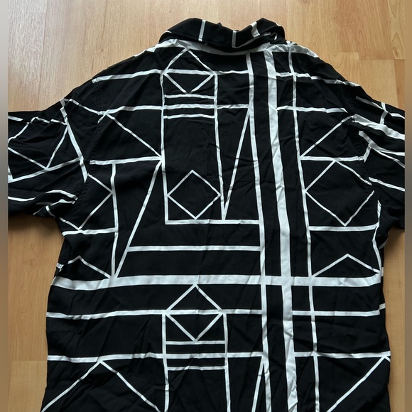 Brand new, never worn Printed short sleeve breezy button down, fashion nova men - Picture 5 of 5